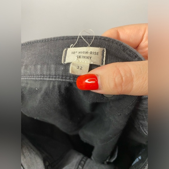 Madewell 10" High-Rise Skinny Jeans in Berkeley Black: Button-Through Edition - Picture 9 of 10